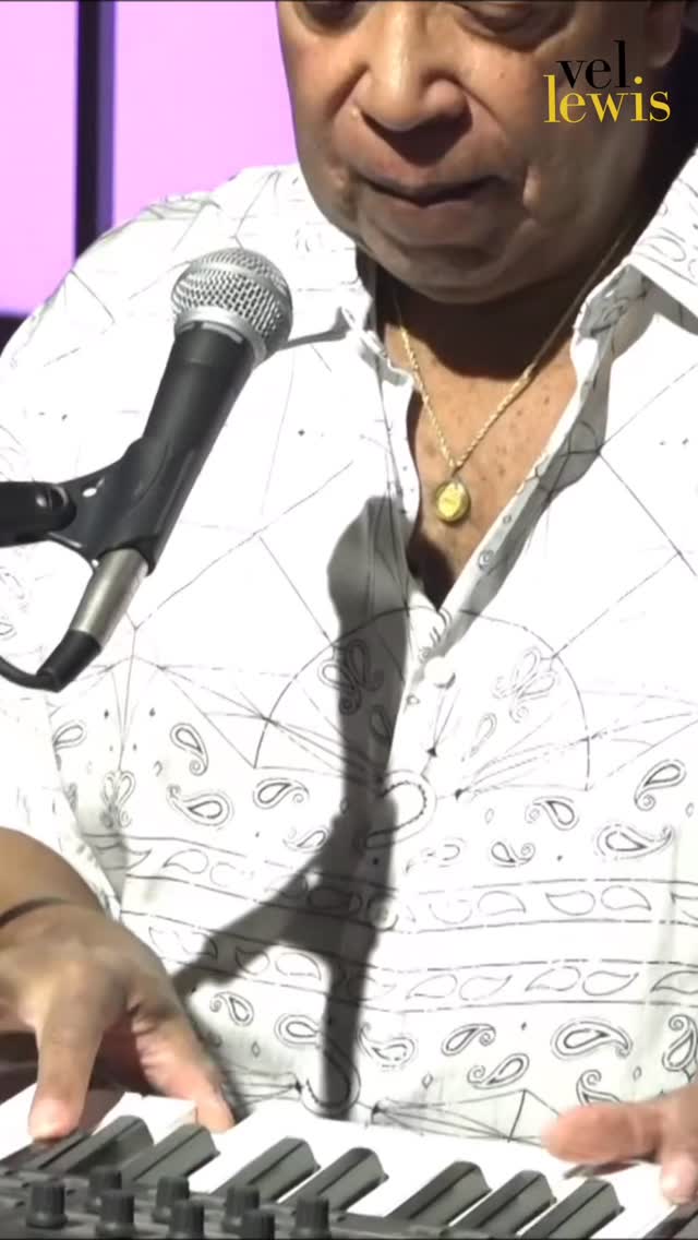 Vel Lewis performing I Paid The Price on the Great Day Houston TV show.
Stream Smoovee on all digital platforms.
Follow Vel Lewis Music for more!
#VelLewisMusic #jazz #ipaidtheorice #hamfam #performance