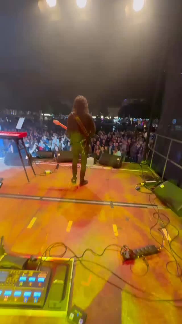 Was war das bitte für ein tolles Wochenende?!!
Danke an Wiesbaden und @guenter.wagner für die wahnsinns Stimmung am Freitag! 🙏🏼🔥
Gestern waren wir noch in Stahlhofen und haben nach ihrer Babypause das erste mal wieder mit @sixpash_looora gespielt! Absolutes Highlight Wochenende 💙
#sixpash #party #coverband #theatrium #wiesbaden