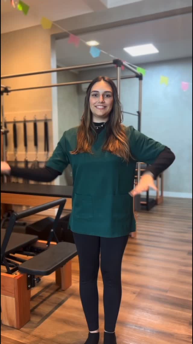 Estamos na trend 😅
Seu professor de Pilates decidindo com qual acessório vai tirar sua paz hoje… Mas é por amor, prometo. 🙏🏻🤩😍