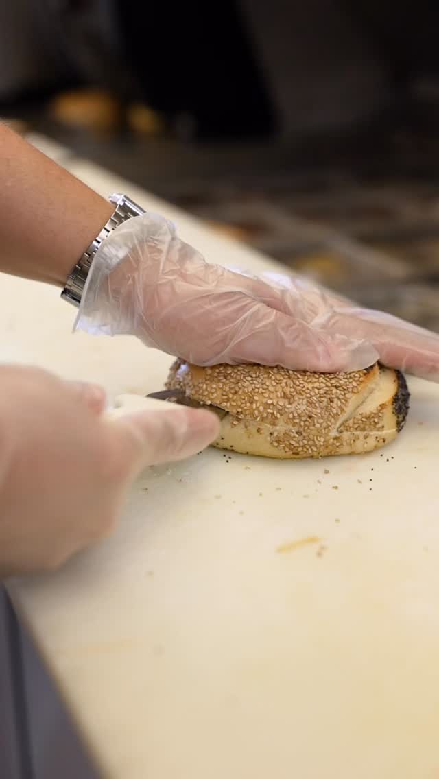 Our Black & White bagel could not pick a side. đ€đ€
Half poppy, half sesame, sliced open and finished with scallion cream cheese for the kind of order that gives you a little bit of both in every bite. #BagelsonPark
#bagel #njeats #nyceats #hudsoncounty