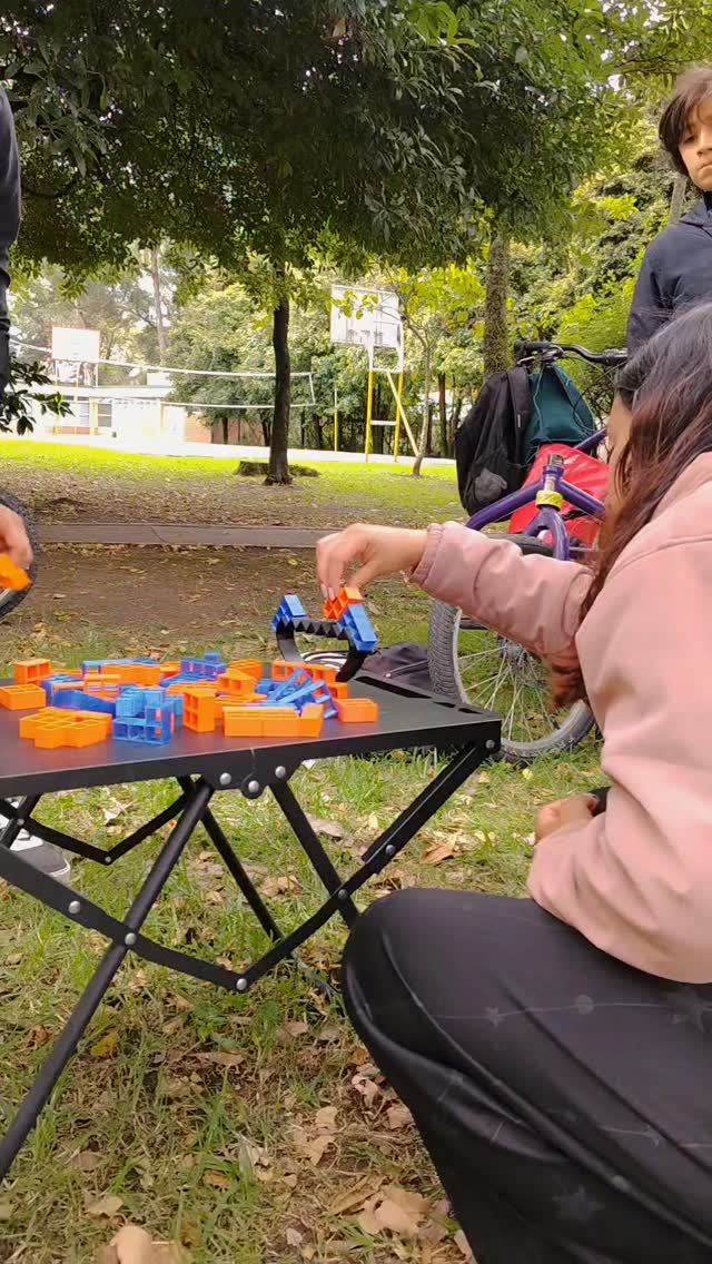 No olvides seguir nuestra cuenta @escuelaslackbogota
En la escuela nos tomamos en serio el juego
Agenda con nosotros.
#balancetetris #slackline #bogotá #hulahoop #desarrollopersonal