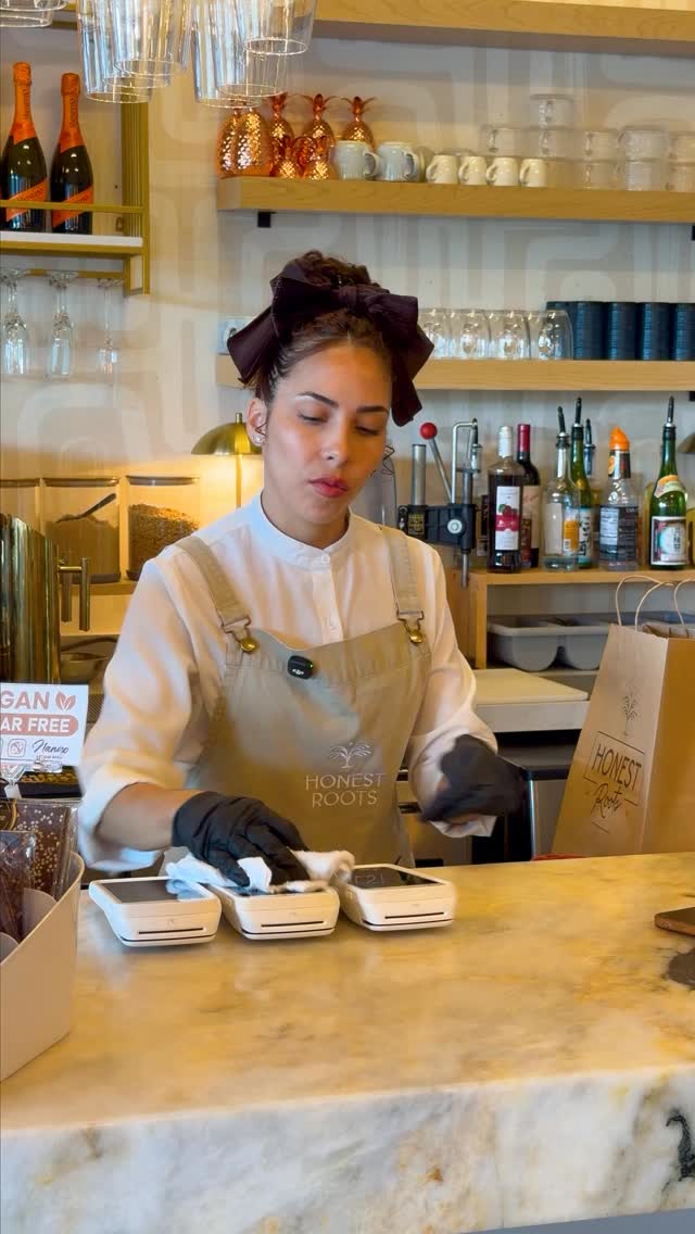 No preguntamos. Solo damos. 🌿
(El celular estaba bien. El cliente lo necesitaba.)
📍 10437 NW 41st St, Doral, FL 33178
#HonestRoots #MiamiEats #Doral #Comunidad