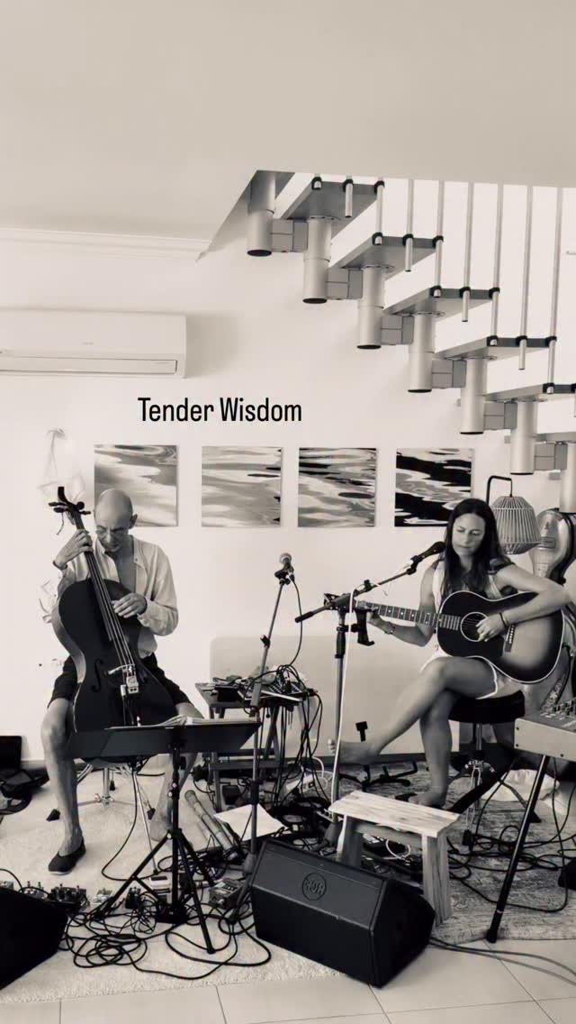 An excerpt from a song soon to be recorded:
Tender Wisdom
With @kalyanmitto & @carrietreemusic
#livemusic
#acousticmusic
#soontoberecorded
#carboncello
#gibsonlg2