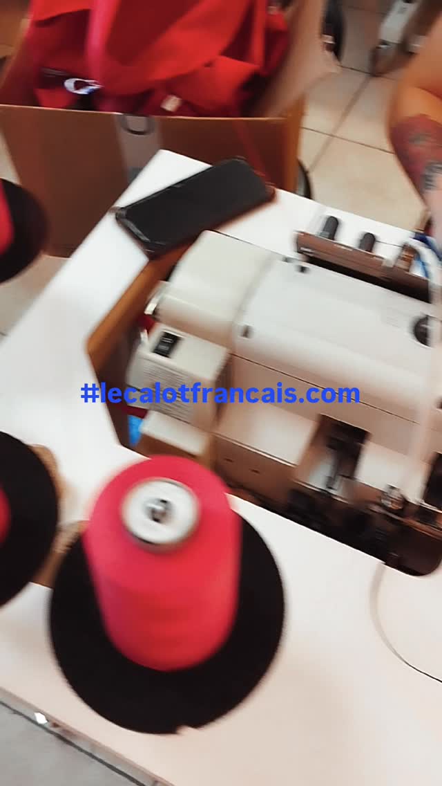 Un petit tour de l'atelier !
Nous restons disponibles pour tout projet individuel ou en équipe :
lecalotfrancais@gmail.com
Et pour visiter notre site :
www.lecalotfrancais.com
#calot#calotpersonnalisé#dentaire #chirurgien rgien#infirmière