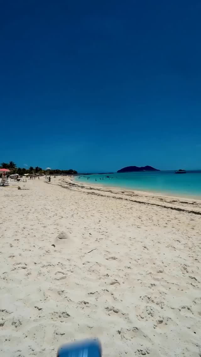 O CARIBE DOS SEUS SONHOS, SEM VISTO!!
Já pensou em navegar pelas águas mais cristalinas do mundo, curtir praias paradisíacas e aproveitar uma estrutura de hotel 5 estrelas em alto-mar... tudo isso SEM PRECISAR DE VISTO? 🤩
A Açoriana Turismo preparou pacotes completos para você viver a melhor experiência da sua vida no Caribe, com aéreo saindo de São Paulo, pensão completa (com bebidas incluídas! 🥂), transfers e seguro viagem. É só arrumar as malas e embarcar!
Dá uma olhada nesses dois roteiros imperdíveis que separamos para você:
>> MSC World Europa
Quando: Dezembro de 2026
O que espera por você: O moderníssimo MSC World Europa partindo de Fort-de-France (Martinica) e passando por destinos deslumbrantes como Antígua e Barbuda e St. John's.
Preço: A partir de 12x de R$ 1.173 por pessoa.
>> MSC Opera
Quando: Janeiro de 2027
O que espera por você: Uma viagem inesquecível saindo de La Romana (República Dominicana) - com direito a 2 noites de hospedagem no Hilton Garden Inn inclusas no pacote! - visitando lugares mágicos como Samaná e Virgin Gorda.
Preço: A partir de 12x de R$ 1.170 por pessoa.
As vagas são limitadas e os preços são em cabine dupla e estão sujeitos a alteração! Consulte regras.
✈️🧳 Fale com a gente para conhecer os melhores roteiros e fazer da sua viagem uma experiência perfeita!
📞 48 3251.3939 (whatsapp)
📧 vendas@acoriana.com.br