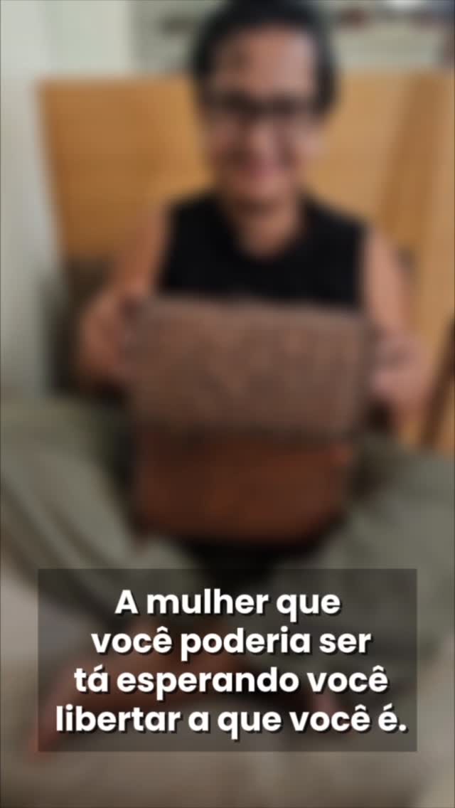 ✨ DUAS VERSÕES SUAS
Versão congelada:
• Sem libido
• Sem criatividade
• Sem poder
• Sem vida
• Essa é você agora
Versão descongelada:
• Com libido radiante
• Com criatividade explosiva
• Com poder total
• Com vida plena
• Essa tá esperando dentro de você
Elas não são duas pessoas. É a mesma pessoa.
Uma tá viva. Outra tá congelada.
Sua missão: trazer a viva pra fora.
Você tá pronta?
Porque ela tá esperando. E ela é incrível.
Salva se quer conhecer você mesma! 💎