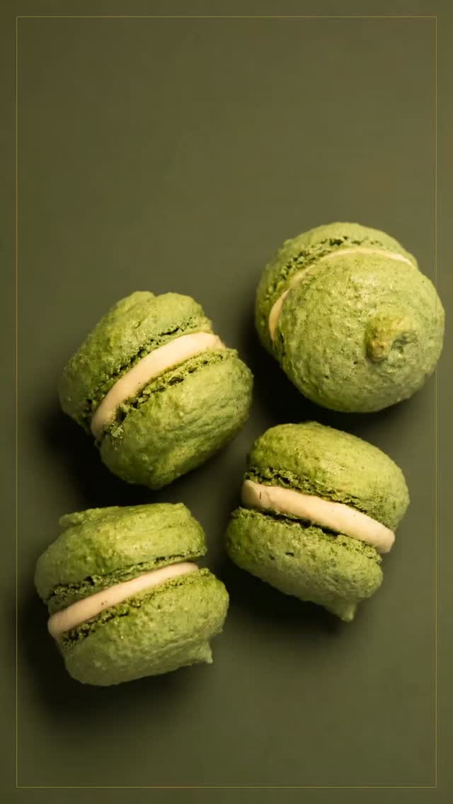Die geheime Zutat war – Olivenöl. 🫒
Wer es gewusst hat: Respekt.
Ein Macaron mit Olivenöl klingt ungewöhnlich – schmeckt aber genau so, wie es sein soll. Fein, nussig, überraschend mild.
Die Gewinner des Geschmacksrätsels geben wir heute im Laufe des Tages in der Story bekannt.
Danke fürs Mitmachen 🍃
Eure Julia
📍 It's a cake! – Birkenweg 43, Heiligenstedten
#itsacake #macaron #olivenöl #italienedition #ladolcevita heiligenstedten handgemacht patisserie macaronliebe geschmacksrätsel limitiert