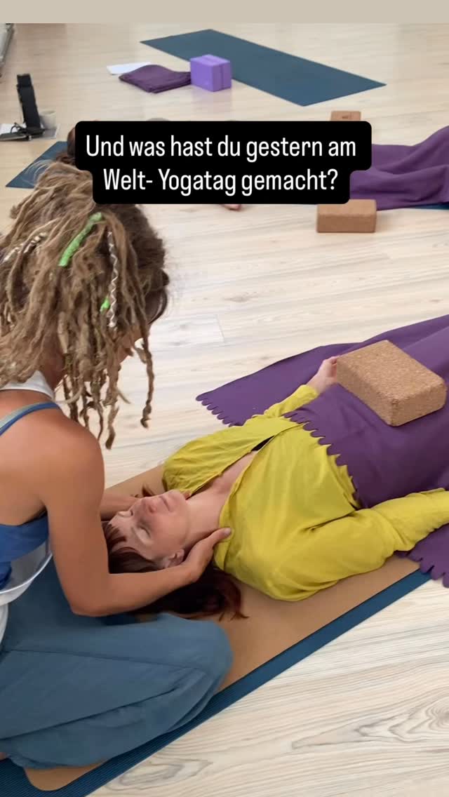 Das ist der Grund, warum das Yogafusion Studio im Hochsommer mein Lieblingsort in Wien ist:⬇️
Ich sag nur: Souterrain! ⭐️
Perfekte Temperatur (ohne Klimaanlage!) wenn draussen alle schwitzen!
Unser krönender Abschluss: Soundhealing im Aerial Yogatuch! 🦋Bilder davon folgen!!
Was hast du gemacht am Weltyogatag?
Schreibe in die Kommentare!👇