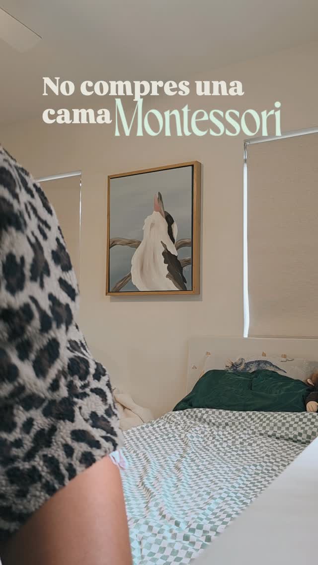 No tengo nada en contra de los principios montessori, de hecho practico muchos de ellos con mis hijos.
Solo quiero que tomes una decisión informada y para eso siempre estaré para ti. Para informarte.
Lo que menos queremos es impactar negativamente el sueño del bebé por intentar mudar lo a una cama sin barreras antes de que esté listo.
Cuéntame si de verdad lo estás considerando...
#babysleep #parentingtips #mamacansada #dormirbien #gentlesleep
