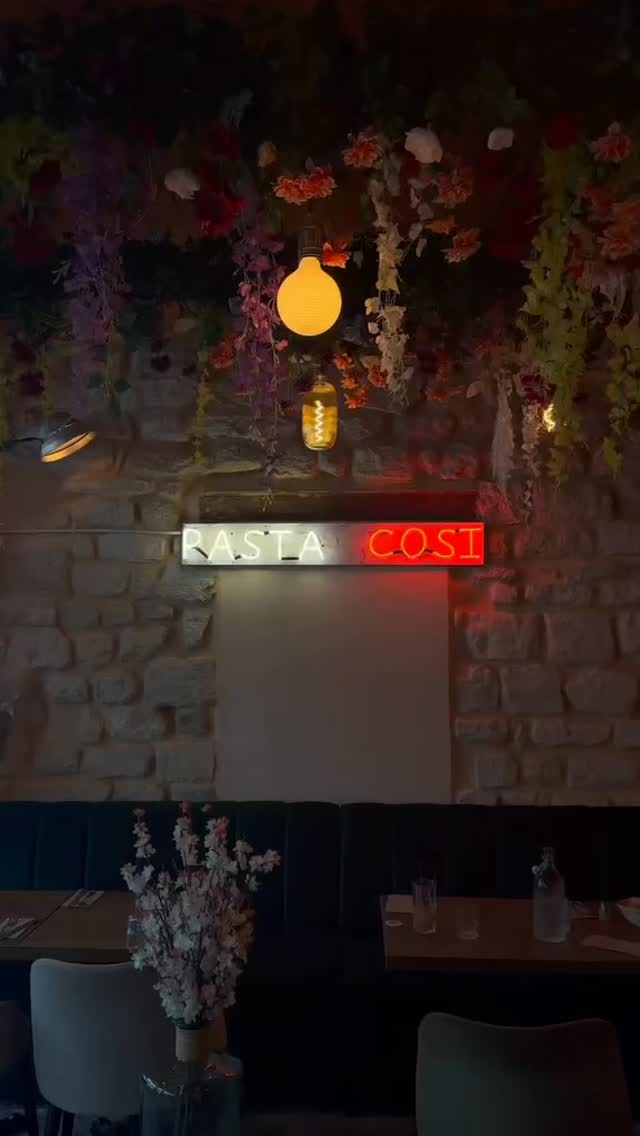 Une seule mission : vous faire craquer dès la première bouchée. 🍝 Chez Pasta Cosi, nous préparons des pâtes généreuses, des recettes pleines de saveurs et une cuisine authentique qui donne envie de revenir encore et encore.
Retrouvez-nous dans l’un de nos quatre restaurants :
📍 12 rue du Surmelin – Paris 20ᵉ
📍 39 boulevard Ney – Paris 18ᵉ
📍 78 avenue de Flandre – Paris 19ᵉ
📍 101 quai du Docteur Dervaux – 92600 Asnières-sur-Seine
Sur place, à emporter ou en livraison, nous vous accueillons 7 jours sur 7. Chez Pasta Cosi, chaque assiette est préparée avec passion. On vous attend… à très vite ! 🇮🇹🍝