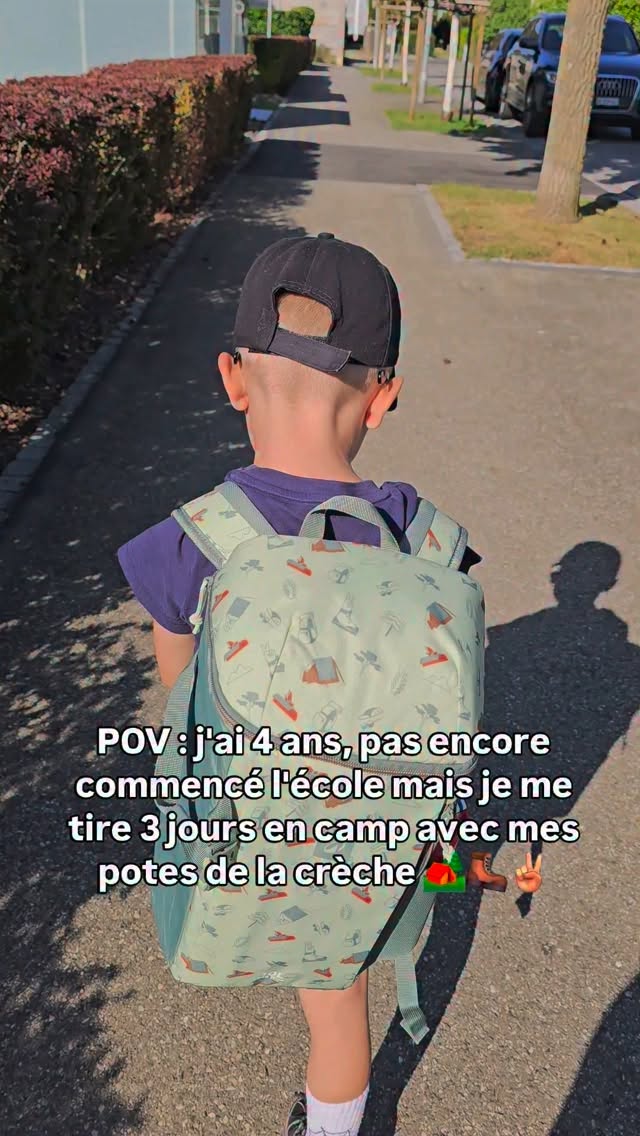 Hasta Luego les Pepito ✌🏻👋🏻
Nael est parti en camp ce matin 🙉🙀 3 jours et 2 nuits dans un chalet à la forêt 🌿🥾 C'est une sortie facultative pour marquer le passage de fin de crèche au début du cycle scolaire (en août). Les grands
(4 ans) peuvent profiter de cette expérience pour garder un merveilleux souvenir de leurs ami.e.s de crèche et vivre une aventure exceptionnelle.
Je trouve le concept génial, on était un peu étonné de proposer un camp à des si petits mais au final je trouve cela top. Ils gagnent en autonomie et profitent de se découvrir autrement loin du noyau familial, ils se construisent tout simplement 🥹 et c'est une chose magnifique même si je me réjouis d'être mercredi en fin de journée 🙈🤫 il aura pleiiiin de choses à nous raconter notre petit aventurier
🥾🤩🌿☀️🌲
Au final, je crois que c'est souvent plus dur pour les parents que les enfants .. et toi tu l'aurais laissé partir ton poussin ? 🐣
PS : juin est rude émotionnellement, on est d'accord?
#4ans #adventure #swissfamily