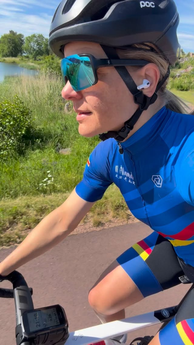 Glad midsommar! 🚴♀️🌸
@yennska