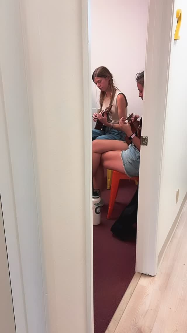 Adult Group Ukulele Class is so much fun!!! We have lots of adult classes from ukulele to guitar to piano to our private lessons!!! Summer is the perfect time to start learning an instrument!!! Check out our website or the Long Beach Parks and Recs catalog for class options!!! ✨🎶☀️