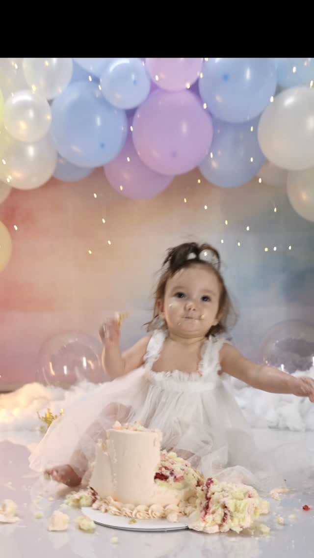 Baby and kids photography has a special place in my heart.
Another colourful and minimalist setup for this sweet one year old baby girl.
Themed Cake Smash sessions n Calgary AB.
#cakesmashphotography #calgarycakesmashphotographer #yyccakesmashphotographer #yycbabyphotographer #calgaryfamilyphotographer