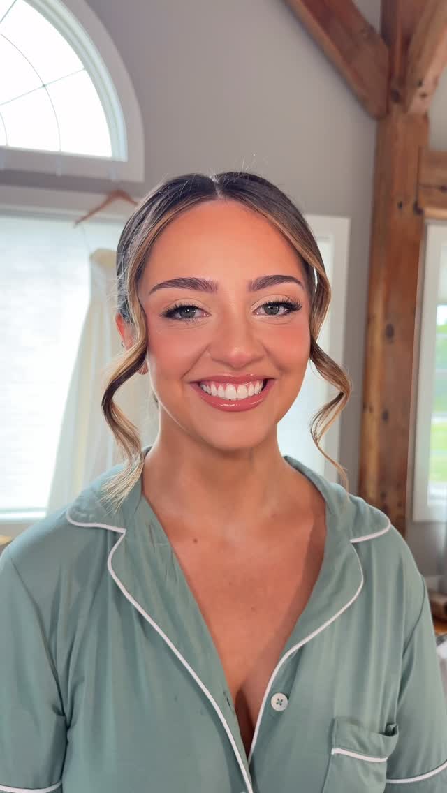 Full glam skin with soft gold shimmering eyes ✨
Key products:
Foundation @diorbeauty face and body
Concealer @charlottetilbury
Blush @danessamyricksbeauty
Lips @doseofcolors almond butter
Eyes @makeupbymario ethereal palette
Bridal hair and makeup artist
New england wedding
Massachusetts wedding
Cape cod wedding