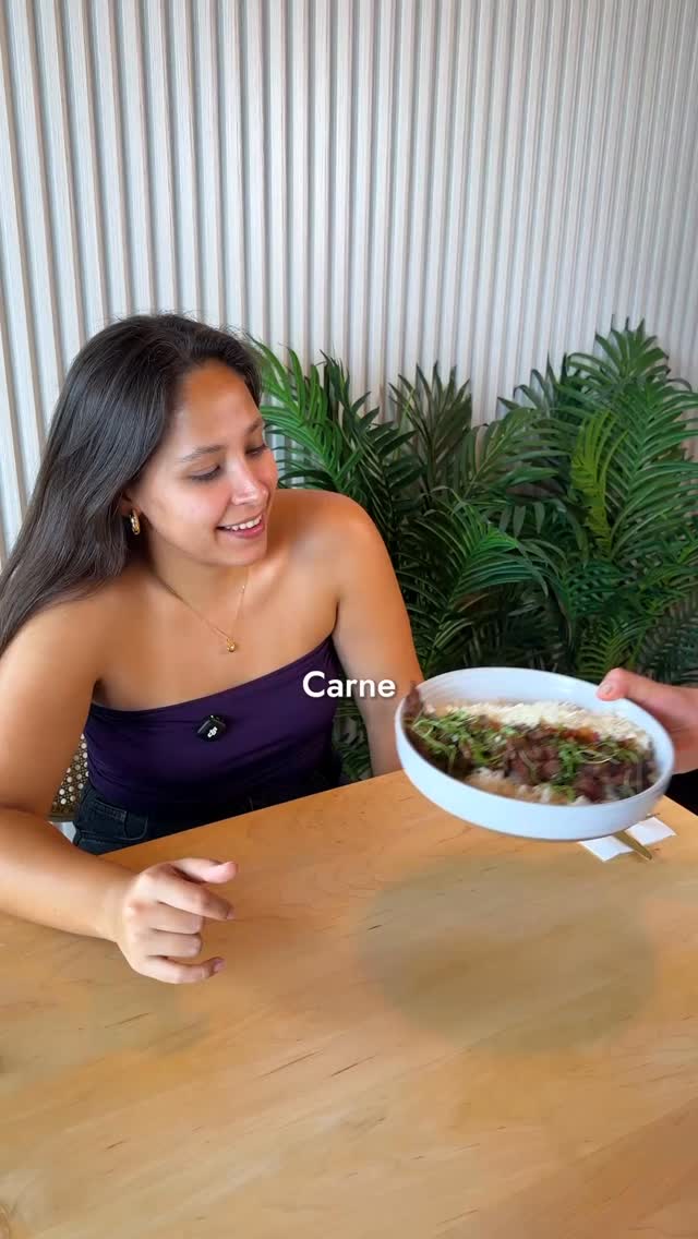“Ay pero estoy a dieta...” 😅🌿
No problem — en Honest Roots tu plato se adapta a ti.
Quinua, ensalada y todo el sabor. Sin el drama.
📍 10437 NW 41st St, Doral, FL 33178
#HonestRoots #ComeSano #MiamiEats #HealthyOptions #Doral