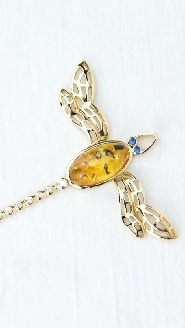 A dragonfly handmade in gold with amber glowing within. One of those pieces I have made that reminds why bespoke jewellery is never simply about adornment. It's about the stories within.ππ
Nature in all its beauty.
For more nature, check out my collection.