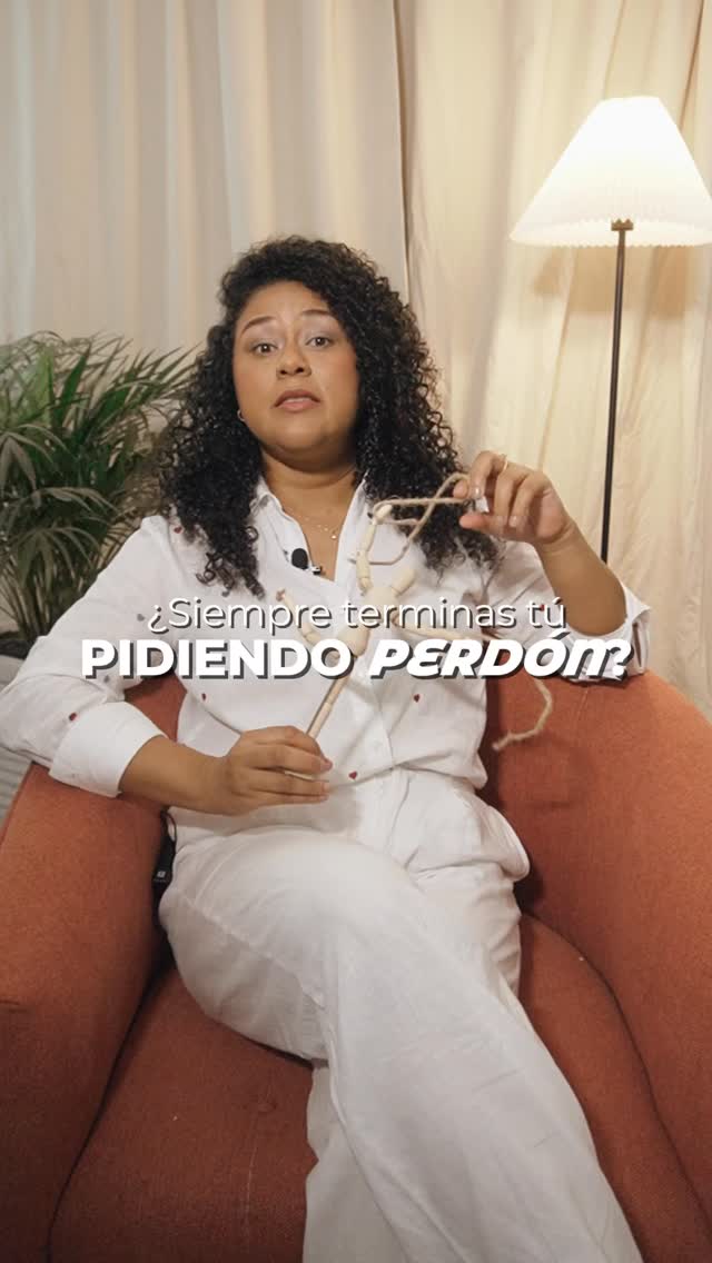 Pedir perdón para mantener la paz no es madurez, es sometimiento aprendido. 🕊️⚠️
Si siempre eres tú quien cede, ya tienes el diagnóstico. Sanar empieza por reconocer el patrón.
🔖 Comenta LIBRE si has estado ahí. Te leo. 👇
#Emociones #SaludMental #AmorPropio #LímitesSanos #bienestar