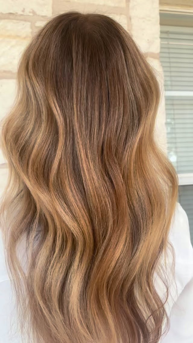 Golden hour, but make it hair 🌅✨
Stylist: Alyssa
#BlondeHair #SunKissedBlonde #GoldenBlonde #BlondeBalayage #HairGoals SummerHair