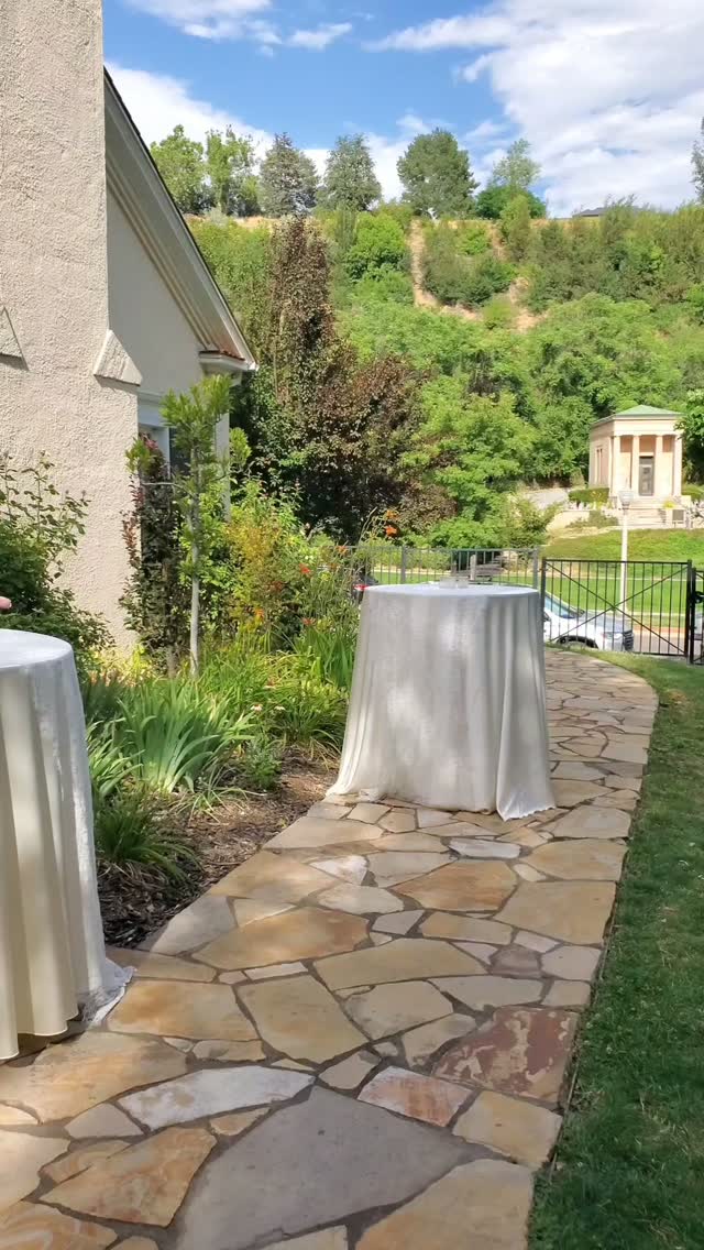 Our first wedding of July was absolutely beautiful! 🤍🥂
A reminder of how magical summer weddings at Memorial House can be!
Planner: @ivoryhouse.co
Florals: @alchemyflowerco
Catering & Bar: @marketcatering @drnkbarservice
Ceremony Music: @souvenirstrings
Some of this reel's videos provided by - Content Photographer/Videographer: @wonderstruckcontent
#utahweddingvenue #utahweddingvenue #slcweddingvenue #utahbride #utahweddings