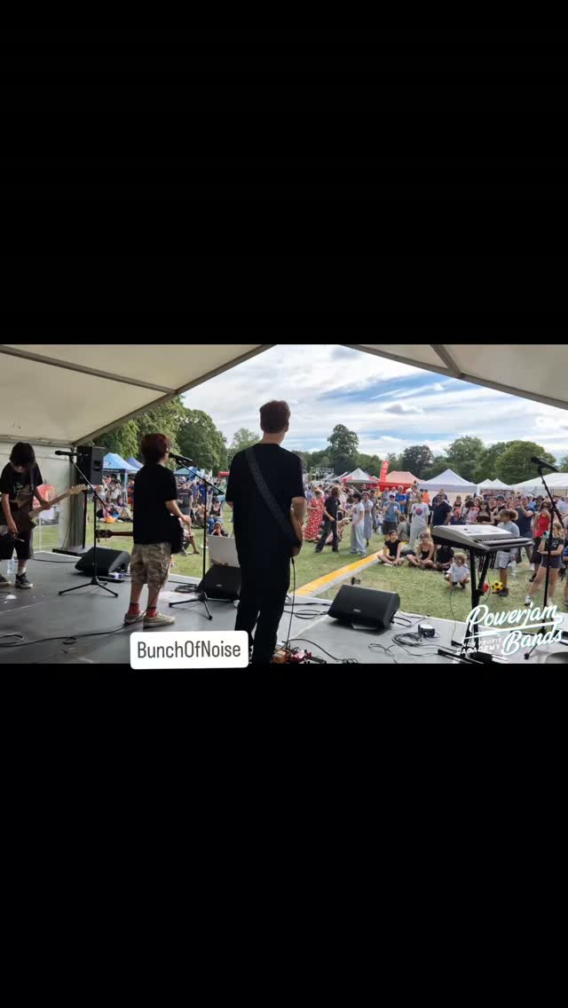 Bunch Of Noise- one of 5 bands from @powerjambands at Hanwell Carvival 2026! Bunch Of Noise slayed some Foo Fighters, Arctic Monkeys, Led Zepp, and more - and the crowd doubled by the end!🔥🔥🔥
#foofighters #davegrohl #allmylife #nonprofitmusicclub #londonyouthmusic