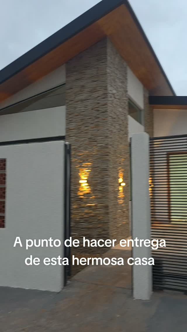 Construcción de casas
#construyendoactivo #encarnacion #casa #propiedadesenparaguay #propiedadenventa