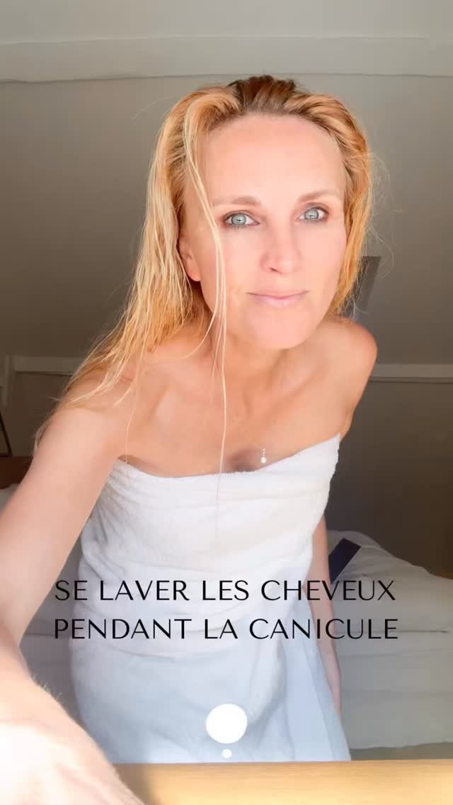 Franchement, c’est bien la seule bonne nouvelle que je peux trouver à cette canicule…
🌿
J’ai beau essayer de toujours voir le beau en tout et le positif dans chaque situation, force est de constater que les canicules répétées sont plutôt minantes…
🌿
Alors un peu d’humour ? Oui mes cheveux ont séchés plus vite qu’avec le meilleur des Dyson…
🌿
Et vous, comment supportez-vous ces épisodes de chaleur sans précédant ?