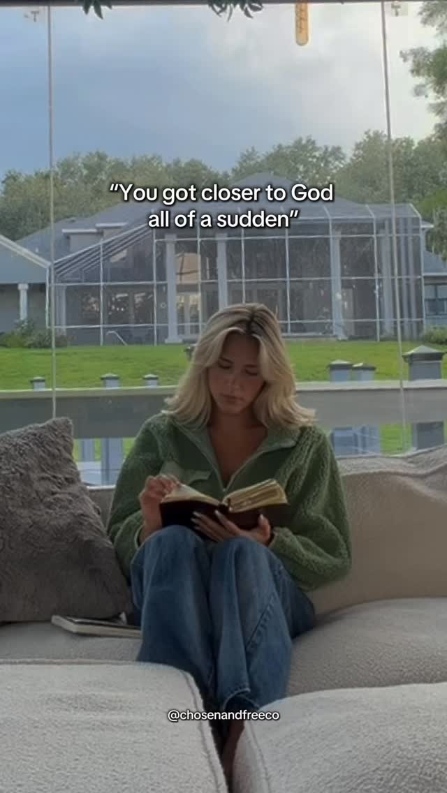 Sometimes God allows us to walk through things that will draw us back to Him π€
Share this with a friend ππΌ
#christian #jesus #faith #trending