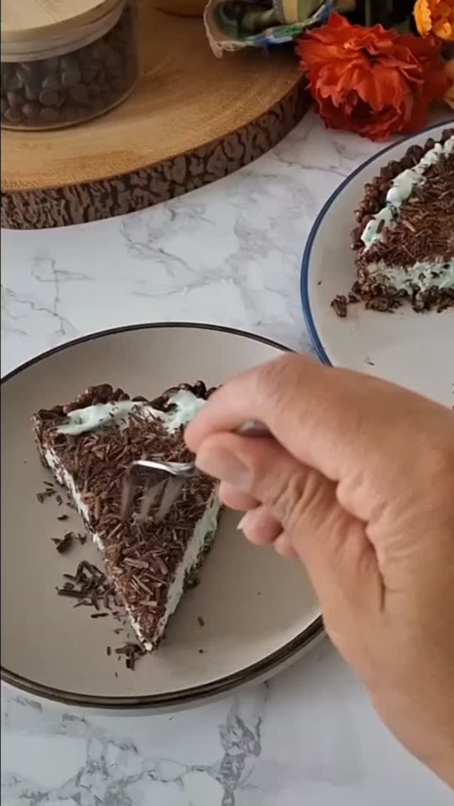 Throwback to a truly simple dessert that's perfect for the hot weather 🌞
Rice Crispy Ice Cream Pie:
85g plain chocolate chips
45g butter
55g crisped rice cereal
1ltr mint chocolate chip ice cream
Plain chocolate for decoration
Melt chocolate and butter together and pour into cereal.
Press into a foil lined pie tin.
Refrigerate.
Add into pie crust, slightly softened ice cream. Top with shaved chocolate and freeze for at least 1 hour before serving.
Enjoy!🍦🍨
Welcome to Joy as it Flies, your cosy corner for creative living! Join us for delightful 'cook with me' vlogs and easy-to-follow recipes that bring joy to your kitchen. We also share our passion for fibre arts, offering inspiring sewing vlogs, practical tutorials, and beautiful crochet patterns and guides. Whether you're a seasoned maker or just starting your creative journey, find inspiration for food, lifestyle and fashion, and experience the joy of creating from scratch alongside us!
#JoyasitFlies #icecream #summerrecipes #ricecrispy #dessert
