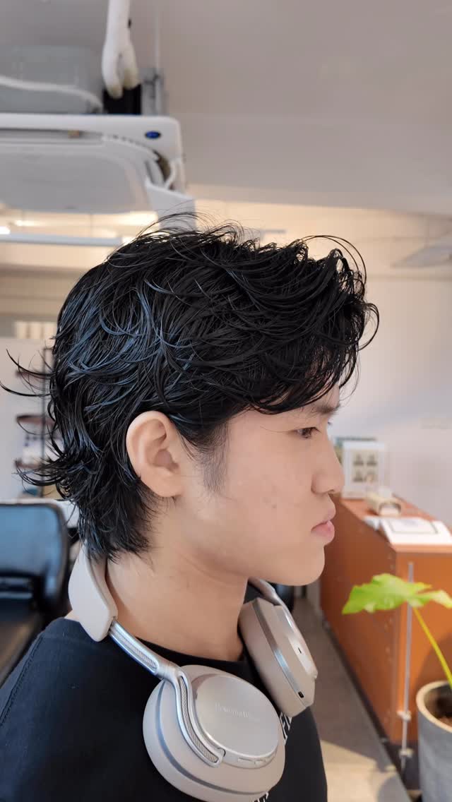 Contact via WhatsApp
+852 6168 9952 (Shop)
🔸Open
10:00am〜7:00pm
(Last entry 6pm)
🔸Close
Sunday, Monday ,Public holiday
💰Price
haircut
850 Haircut
800 Men’s haircut
250 Bangs cut
500 Shampoo blow
600 Kids between 7~10
650 Kids under 6
treatment
1350 Inborn system treatment
750 Milbon smooth / repair treatment
900 TOKIO treatment
1000 Head spa - 30 min
perm
1050~Cold perm
1850 Digital perm
1950 Straight perm
950 Bangs straight perm
1150 Point straight perm
2900 Straight + digital perm
Color
1000 Single Color
(under the collarbone + 100)
800 Touch up
1650 Bleach & plex treatment
1250 Bleach Touch up & plex treatment
1250 Highlight & plex treatment
850 Half Highlight & plex treatment
450 Toner
beauty
600 Makeup
200 Eyebrow cut
650 Hair arrange
🔸Adress
2nd Floor,26Hollywood Road,Hong Kong