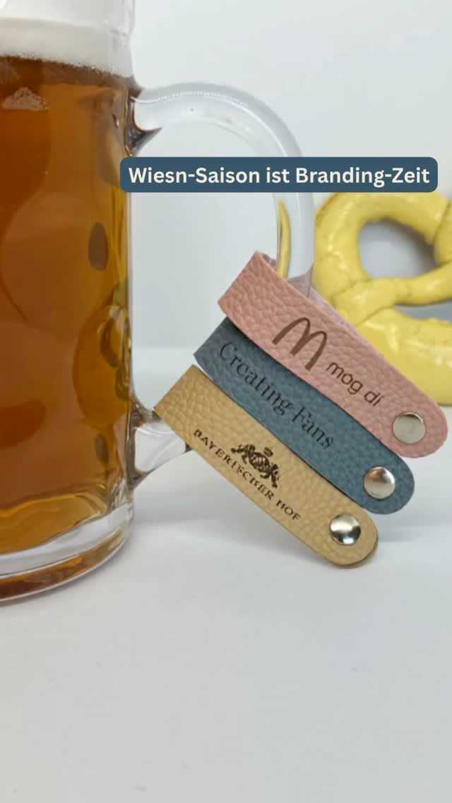 Volksfest-Saison ist Branding-Zeit! 🥨🍻
Veredeln Sie Ihr Firmenevent mit unseren handgefertigten Maßkrugbänder aus München. Ein echtes Statement für Ihre Marke! ✨
✅ Individuelle Logo-Prägung
✅ Handgefertigt in München
✅ Das perfekte Kunden-Giveaway
📩 Jetzt DM für ein individuelles Angebot senden!
#NessisManufactur #Volksfest #Oktoberfest2026 #B2B #EventBranding #München #Handmade