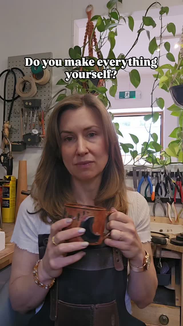 “Do you really make everything yourself?” 👀
Me: 🤷🏻♀️✨🔥🪚💎🧵☕
Every piece that leaves my studio starts here — from the first sketches and gemstone selection, to the sawing, soldering, setting, polishing, knotting and packaging.
It’s messy, time consuming, occasionally chaotic and usually accompanied by at least one cold cup of coffee… but I honestly wouldn’t have it any other way.
That’s the thing about handmade really — there’s a real person, real hands and real hours behind every piece. 🤍
#HandmadeJewellery #JewelleryMaker #MadeByHand #BehindTheScenes StudioLife @businesssecretsclub #thesummerreset2026