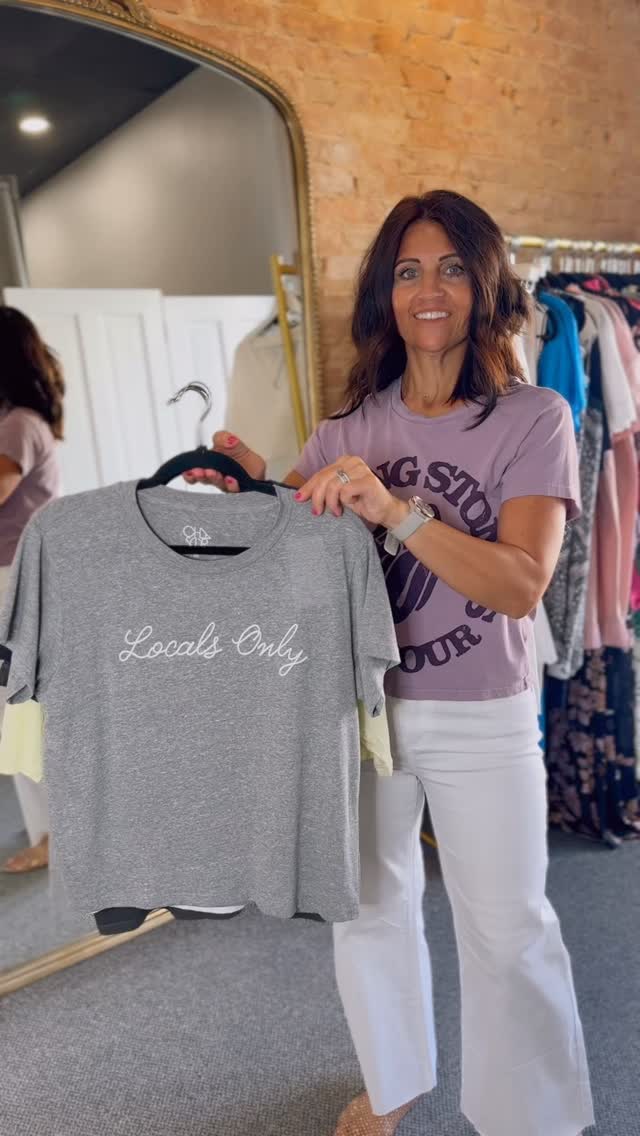 Hello, Graphic Tees! Which one would you choose?
#shoplocal #outfitinspiration #graphictee #boutiqueshopping #downtownbaraboo