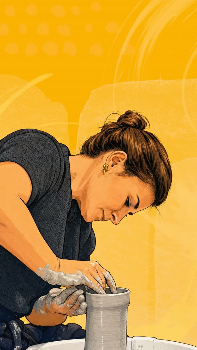 Elodie, depuis qu’elle a mis les mains dans la terre, plus moyen de l’en sortir ! Entre danse, piano et céramique, elle a testé plein de pratiques créatives, mais c’est clairement avec l’argile que le courant passe le mieux.
Formes épurées, matières brutes, tons naturels : sa patte est reconnaissable. Et son truc à elle, c’est de vous filer envie d’essayer, d’oser et de vous faire confiance derrière le tour !
#coursdepoterie
#coursdetournage
#atelierpoterie
#atelierceramique
#poterieparis