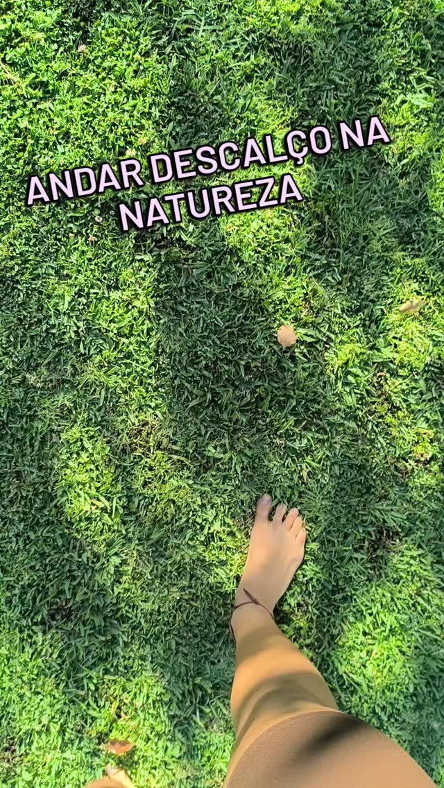 ANDAR DESCALĂOÂ
Sabias que andar descalço na natureza traz imensos benefĂcios?
- promover relaxamento;
- reduzir o stress;
- aumentar a ligação ao ambiente;
- ajudar a dissipar a eletricidade estĂĄtica acumulada no corpo.
Convido-te a uma IMERSĂO NA NATUREZA, uma experiĂȘncia de Forest Bathing, no Hotel Quintinha de SĂŁo JoĂŁo, DIA 11 DE JULHO ĂS 10:30H, onde podes pĂŽr isto em prĂĄtica, entelre outros exercĂcios de mindfulness, para te sentires calmo/a, presente e relaxada/o.
A cereja no topo do bolo Ă© terminarmos a experiĂȘncia com um belo piquenique no jardim!
Envia mensagem para reservar o teu lugar đ