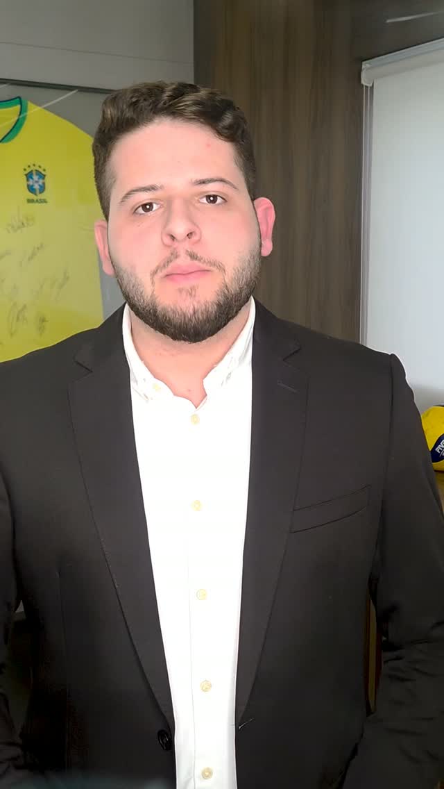 A FIFA publicou a nova edição do Regulamento de Status e Transferências de Jogadores (RSTP), com vigência a partir de janeiro de 2027, trazendo mudanças relevantes para as relações contratuais e transferências internacionais. Entre os destaques, estão a participação financeira mínima de atletas em transferências e a reformulação das regras aplicáveis a contratos com menores de idade.
As novas diretrizes impactam a estrutura jurídica e econômica do futebol, especialmente ao ampliar a duração contratual de atletas menores sob condições específicas e prever progressões remuneratórias obrigatórias. No Brasil, o tema exige análise cuidadosa diante da possível divergência com a Lei Geral do Esporte e a Lei Pelé.
Assista ao vídeo completo.
#DireitoDesportivo #FIFA #Transferências #FutebolProfissional #RegulaçãoEsportiva