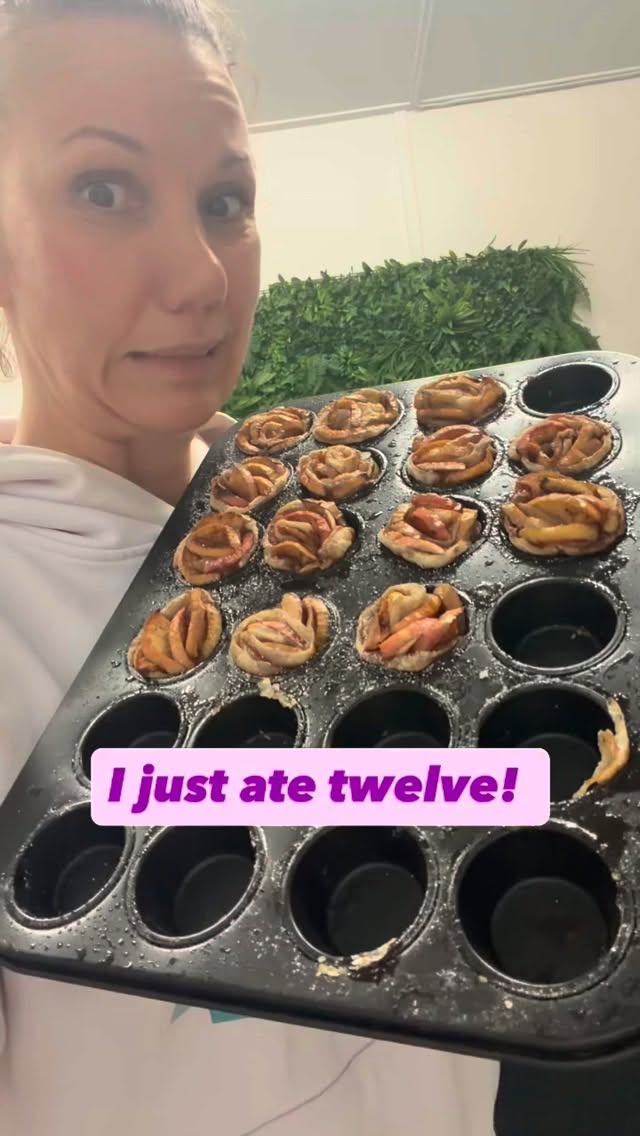 🎵 🎶 It’s me… Hi… I’m the problem, it’s me… 🎶 😂🙋🏼♀️
Today’s lesson in what NOT to do…
❌ Skip breakfast
❌ Be completely unprepared
❌ Work straight through lunch
❌ Get so hungry that when someone brings in fresh apple pastries… you accidentally eat half the tray. 😳🥐
Here’s the thing…
This is EXACTLY what so many women tell me.
“Kate, I know what I should be doing… I just don’t seem to do it.”
And they’re usually convinced it’s because they have no willpower.
It’s not.
It’s because they don’t have systems.
This is classic busy-woman behaviour.
You race from one thing to the next.
You put everyone else first.
You forget to eat.
Then by the time you realise you’re hungry, you’re STARVING.
At that point your body isn’t craving broccoli.
It’s craving quick energy.
And that’s exactly what happened to me today.
The difference?
I know tomorrow isn’t a “start again Monday” moment.
It’s simply one unresourceful decision in an otherwise healthy week.
Inside Total Body Reboot, we spend just as much time helping women create systems as we do talking about nutrition.
Because the goal isn’t perfection.
It’s making the healthy choice the EASY choice—even on your busiest days.
If you’ve ever found yourself standing in the pantry thinking, “How did I end up here?”… you’re in very good company. 😊
It’s not about trying harder.
It’s about having a plan before life gets busy.
💛 Total Body Reboot starts soon.
Comment REBOOT and I’ll send you the details.
#wereallhuman #womensnutrition #falldown7getup8