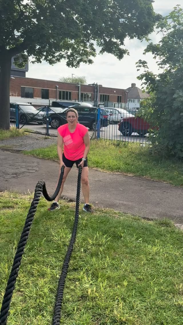 It’s hot but training in the morning is the best option!
Today we chatted so much the time passed very quickly
#outdoorexercise #toughmums #exercise #personaltrainer #isleworth