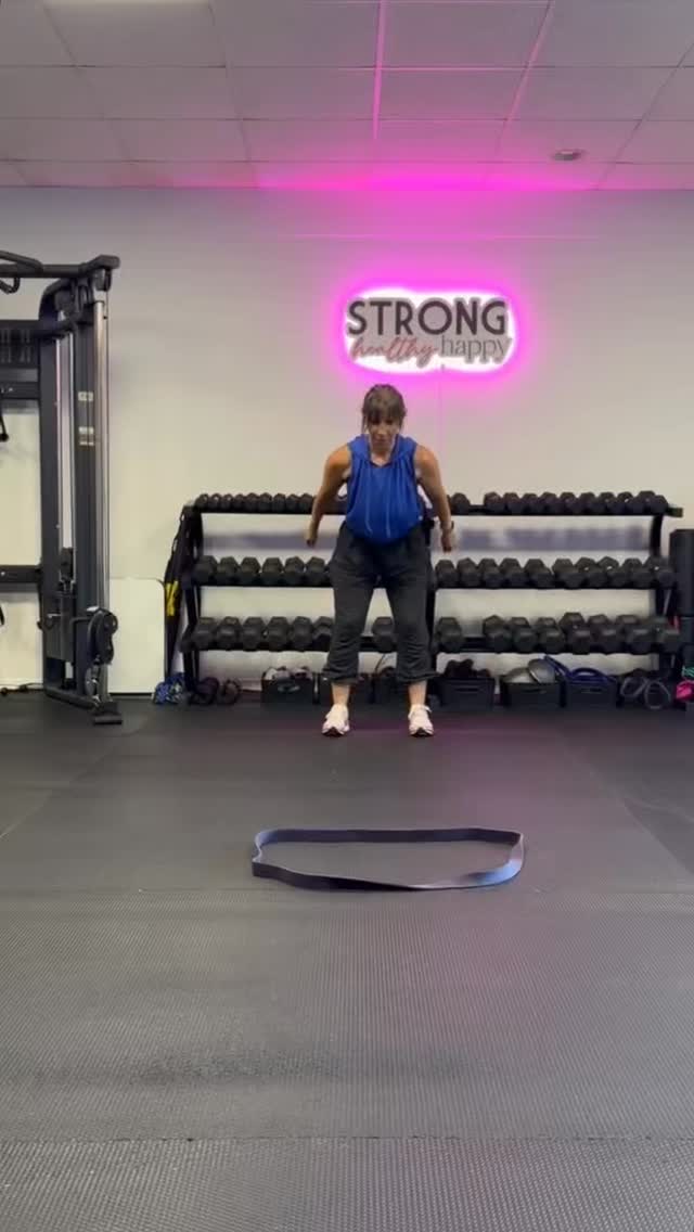 Can we jump our length?? 🧐 #igchallenge #trainerchallenge #fitnesschallenges #broadjumps #fitover40