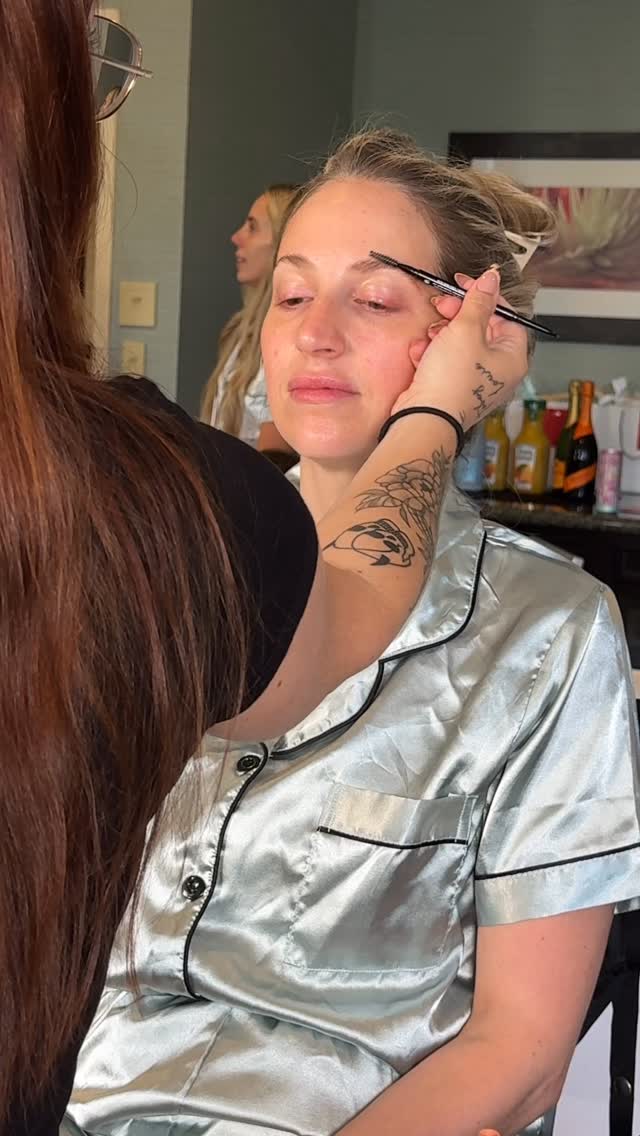 If only the makeup application was that fast 😅
Bridesmaid makeup, bridal party makeup, soft glam makeup, New England makeup ❤️