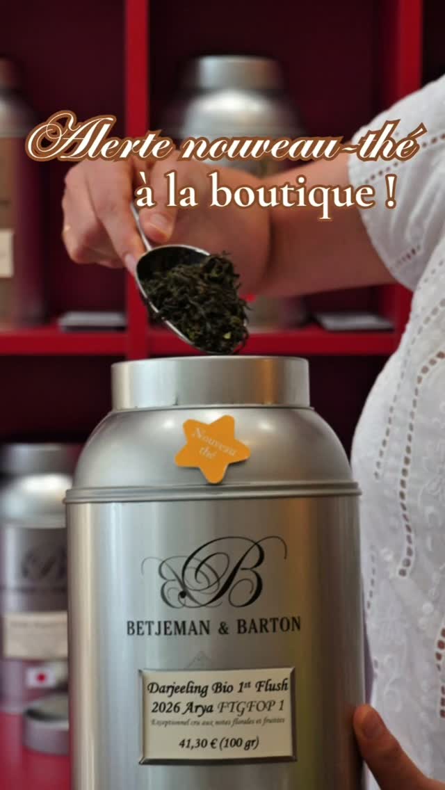 ✨ Une pépite vient d'arriver à la boutique 😍🌿
Le Darjeeling First Flush est enfin de retour ! Récolté au tout début du printemps, il est souvent surnommé le "champagne des thés" pour sa finesse, sa fraîcheur et son élégance 🍾🌿
Vous y découvrirez des notes florales, végétales et délicatement fruitées, avec une tasse d'une grande complexité ☕️
À la boutique Betjeman & Barton Tours, nous vous proposons plusieurs Darjeeling, issus de différents jardins et à différents prix, afin que chacun puisse découvrir les subtilités de ces grands crus d'exception !
📍27 rue Marceau à Tours
🛍 sur la boutique en ligne (lien en bio)
Et vous, avez-vous déjà dégusté un Darjeeling First Flush ? Ou est-ce une découverte que vous aimeriez faire ? 🌱🍃
#nouveauthé #darjeeling #toursmaville #betjemanandbarton