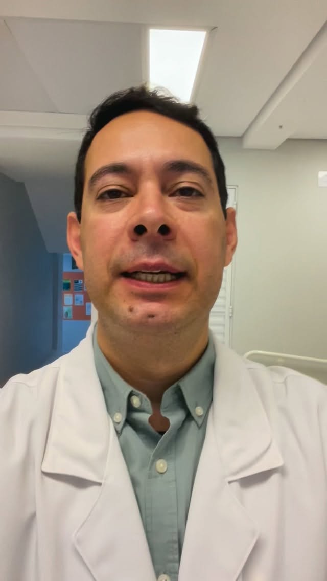 A CIRURGIA ROBÓTICA não dói ???
Muita calma aí
Porém quando comparada com a cirurgia por vídeo tradicional a dor é MUITÍSSIMO menor
Paciente operado há 36 horas sem necessidade nenhuma de analgesia
#cirurgiarobotica #cancerdeprostata #urologia #saudemasculina
