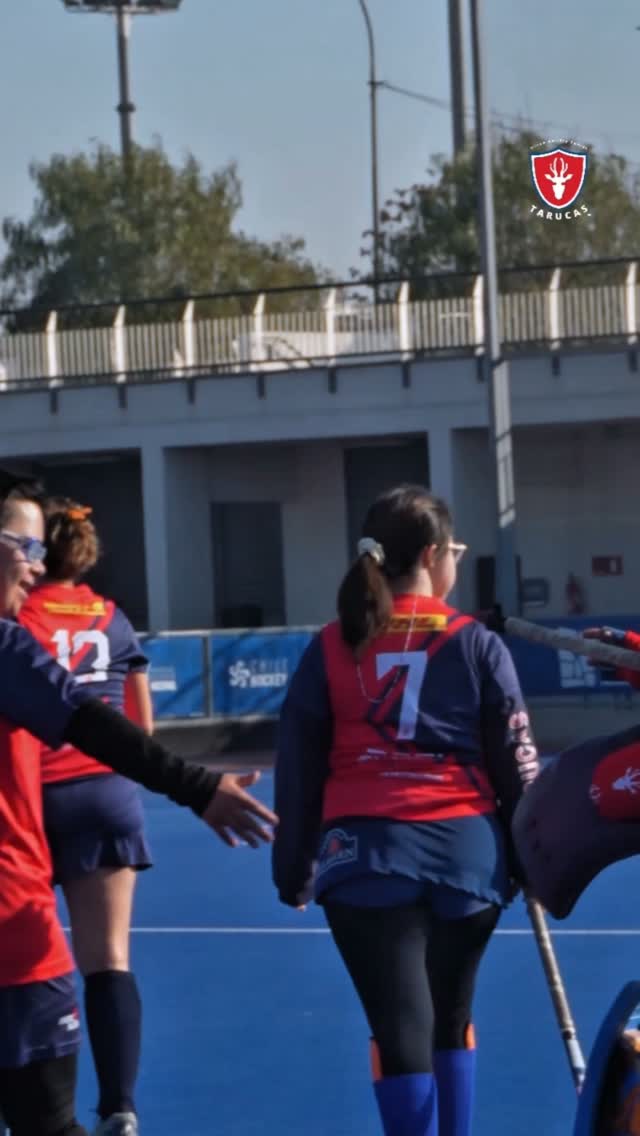 Cada partido es una oportunidad para seguir creciendo, aprendiendo y demostrando lo que somos capaces de construir cuando el deporte nos une. 🏑💙
Les compartimos algunos momentos de nuestro partido oficial frente a @chilehockeydi en el Estadio Nacional, una jornada de grandes desafíos, aprendizaje y mucho hockey.
Queremos aprovechar esta instancia para desearles el mayor de los éxitos a la Selección Chilena de Hockey Césped DI, que en agosto representará a nuestro país en el primer FIH Para Hockey World Cup 2026 en Bélgica y Países Bajos. 🇨🇱
Sabemos el esfuerzo, la dedicación y el compromiso que hay detrás de este desafío. Que disfruten cada partido, vivan esta experiencia al máximo y lleven con orgullo los colores de Chile.
Desde Tarucas Mixed Ability les enviamos nuestras mejores energías para este histórico campeonato. 💙
**💬 Deja tu mensaje en los comentarios deseándoles el mayor de los éxitos en este Mundial.** 🇨🇱🏑