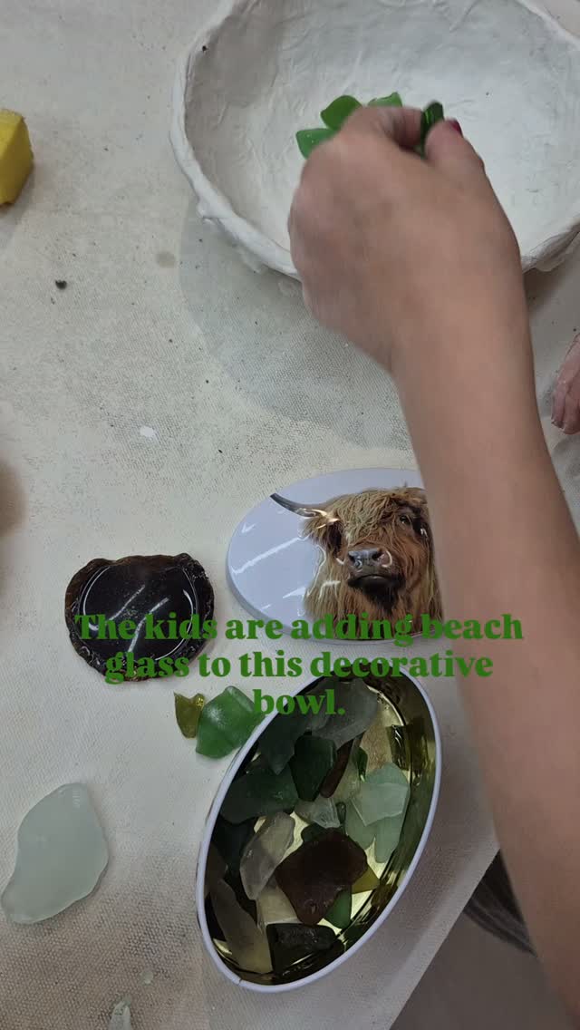 The kids are adding beach glass, that they collected themselves, from silvermine bay beach, to their decorative bowl that they had made themselves. I can't wait to see how it looks once they get out of the glaze firing.
#MuiWo #lantaupottery #Summer2026 #beachglass