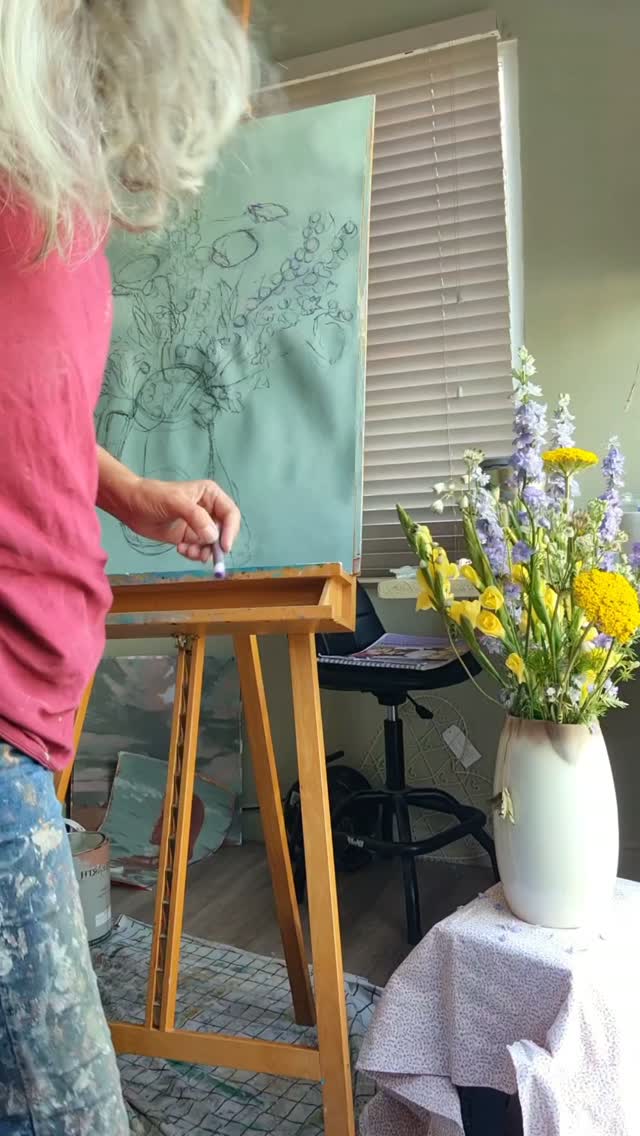When beauty stops you in your tracks, you can't help but pause to revel in its magnificence!
Joyful fresh cut yellow and violet flowers in a tall jug and the painting they inspired. Watch till the end ๐๐
I will be @dealtownmarket (CT14) this Saturday 8am-2pm selling art prints and small originals with my woodworker husband Dan (selling his handmade wood & resin homeware).
We look forward to seeing you x
Or visit my website: www.mariaunderwoodartist.com
#paintingfromlife
#paintingnature
#mariaunderwoodartist