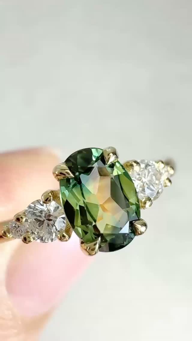 💚Amara💚 A beautiful oval Australian sapphire framed by four graduating natural diamonds. Carefully sourced and made to last.