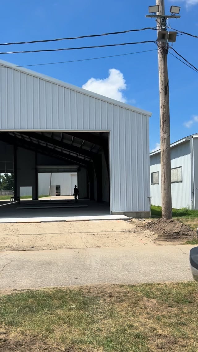 ✨ Big news…we have a new BARN ✨
@hudsonville_fair is investing in the community and built a more functional space for the fair to keep the horses.
AND…a great addition for vendors at the Farmgirl Flea Markets. More space means even more vintage & antique treasure, unique artisan made, and more vendors for you to discover.
Come wander every aisle and be one of the first to experience what’s inside. We know you are going to love it.
Thank you @hudsonville_fair for what you do for this community.
📍Hudsonville Fairgrounds
5235 Park Ave, Hudsonville, MI
🗓️ September 25-26th
TICKETS available August 1.