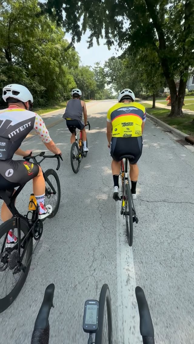 Day 2 of Chicago Grit wasn’t our day. @nathan_walshy went down in the Cat 2 race, but @jake.kucik battled through for 7th and held onto 4th in the omnium. The P/1/2 race brought more bad luck as the smoke rolled back in. Monk and Cayden both hit the deck, lost some skin, but still fought to the line for top-15 finishes. Dust ourselves off and get ready for Day 3.
#scw #southchicagowheelmen #since1923 #cycling #bikeracing