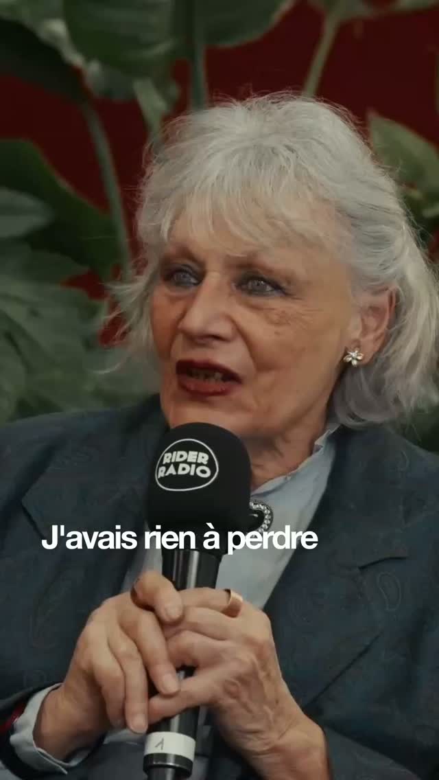 Anne-France Dautheville a refusé qu'on lui dicte ce qu'une femme devait être. Elle a choisi la moto, le voyage et la liberté, à une époque où cela paraissait impensable.
Son histoire rappelle que l'aventure commence souvent le jour où l'on ose sortir du chemin que les autres ont tracé pour nous.
Extrait de notre échange avec Anne-France Dautheville sur Rider Radio.
Et vous, quel choix de vie avez-vous osé faire malgré le regard des autres ?
#RiderRadio #PodcastMoto #AnneFranceDautheville #TourDuMonde #FemmeAMoto #Aventure #S2R #SalonDuDeuxRoues #PodcastFrancais #Motorcycle