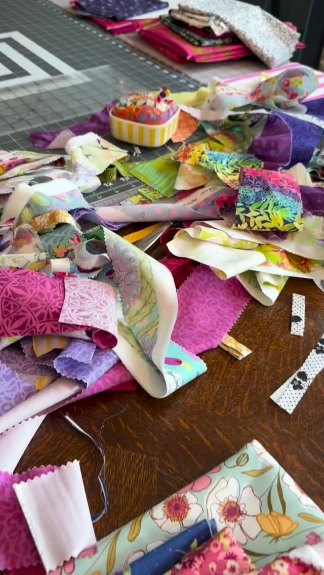 Trust the process!
@artsy_girl_gang #happyquiltypeople #quiltersofinstagram #tulapink